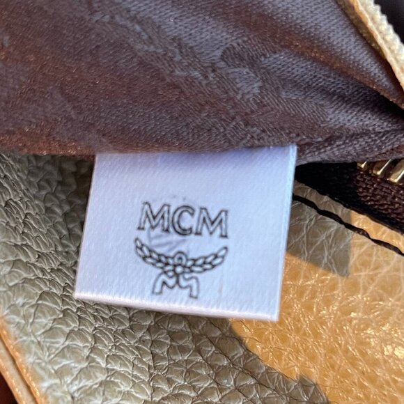 MCM Ivory Leather Shoulder Bag - Preowned - Picture 7 of 16